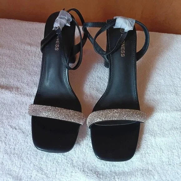 Berness Black Rhinestone Strap Chunky Heel Sandals Women’s Size 11 New in Box - Picture 2 of 6